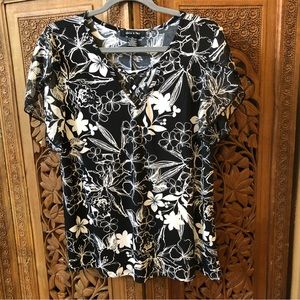 EUC Adele & May black n white floral stretch top